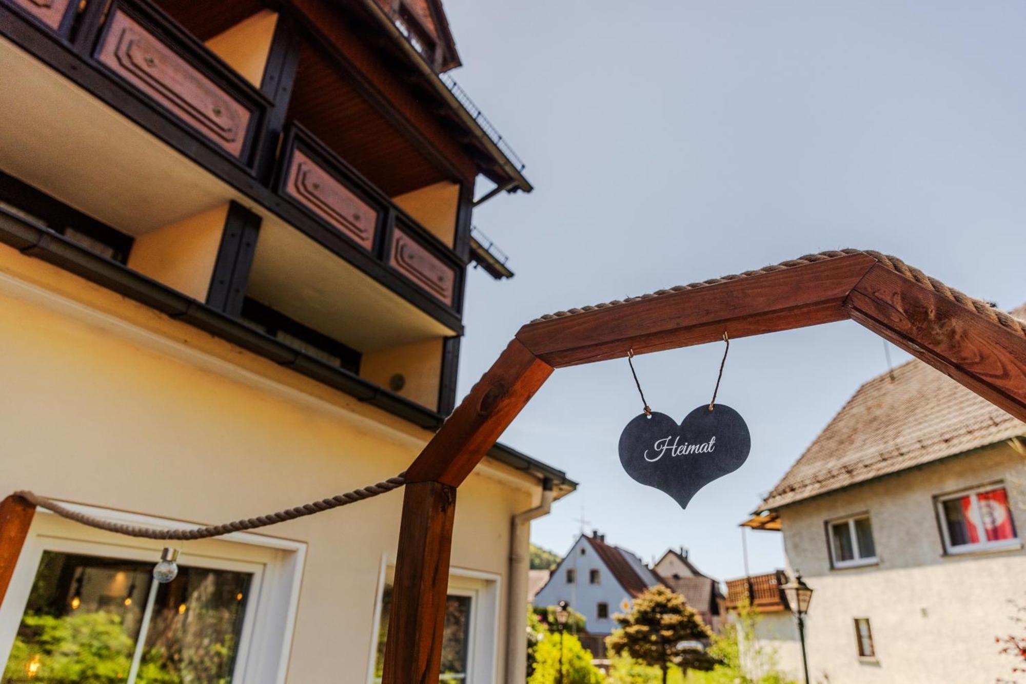 Landgasthof Zur Linde Heimbuchenthal Exteriör bild