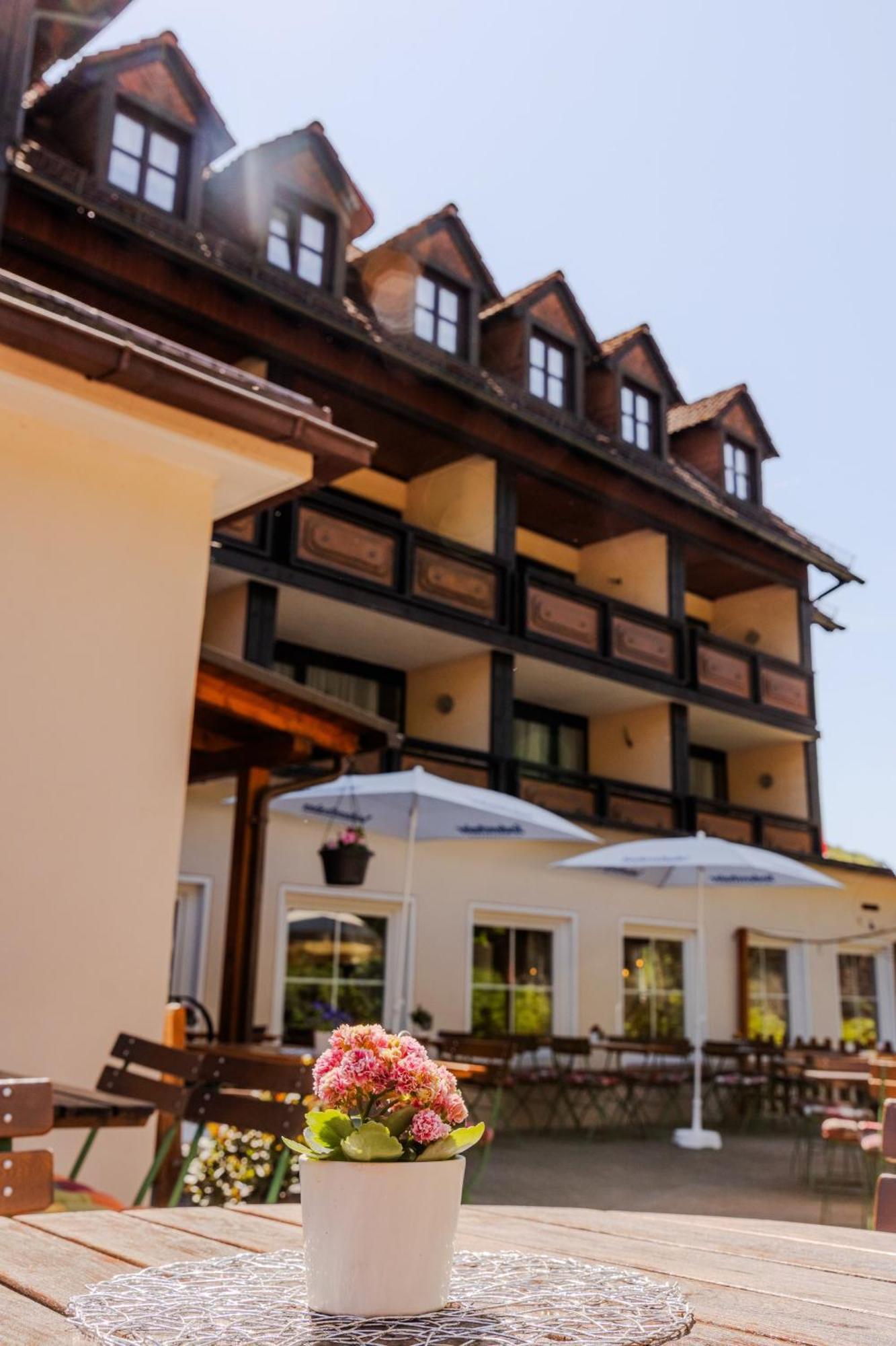 Landgasthof Zur Linde Heimbuchenthal Exteriör bild